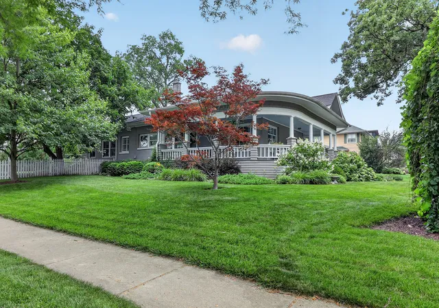 Photo 4 of Sale Pending at 4744 Middaugh Ave, Downers Grove, IL 60515 | MLS# 12750675 | Listing updated on 2026-10-01