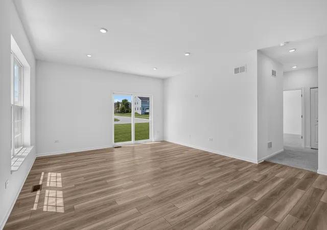 Photo 4 of Single family home for sale at 1269 Prairie Ridge Trl, Antioch, IL 60002 | MLS# 12750713 | Listing updated on 2026-09-15