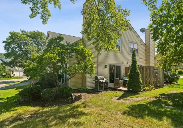 Photo 2 of Sale Pending at 1024 N Knollwood Dr, Palatine, IL 60067 | MLS# 12750722 | Listing updated on 2026-10-01