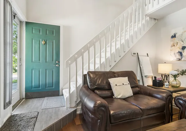 Photo 3 of Sale Pending at 1024 N Knollwood Dr, Palatine, IL 60067 | MLS# 12750722 | Listing updated on 2026-10-01