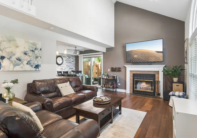 Photo 4 of Sale Pending at 1024 N Knollwood Dr, Palatine, IL 60067 | MLS# 12750722 | Listing updated on 2026-10-01