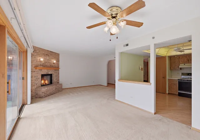 Listing Photo 4 - Condo for sale in building located at 9164 Del Prado Dr, Palos Hills, IL 60465 - Unit #1N