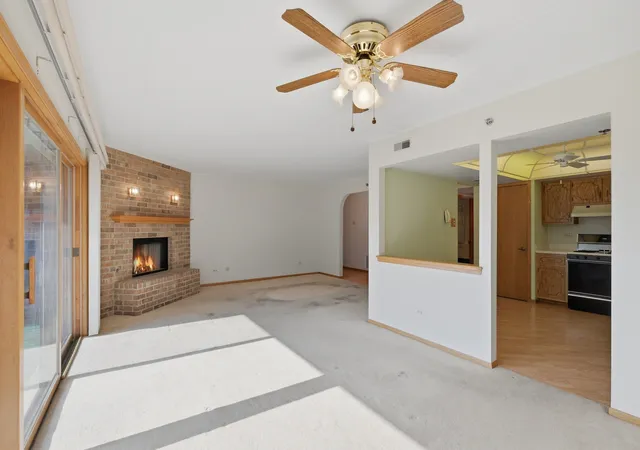Listing Photo 5 - Condo for sale in building located at 9164 Del Prado Dr, Palos Hills, IL 60465 - Unit #1N