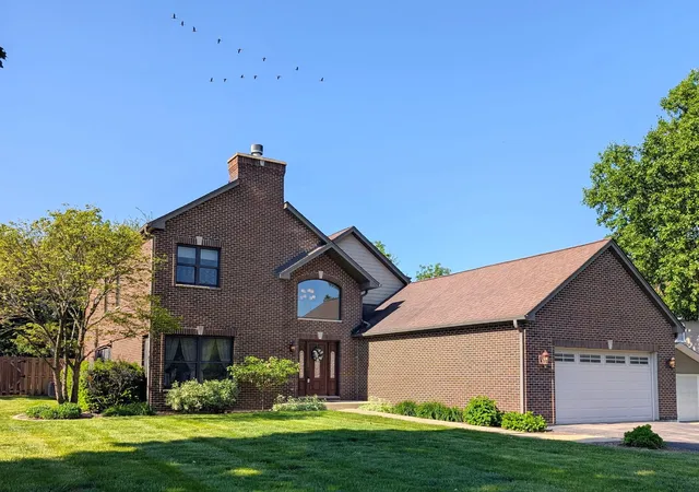 Photo 1 of Single family home for sale at 23w531 W Walnut St, Roselle, IL 60172 | MLS# 12750939 | Listing updated on 2026-09-11
