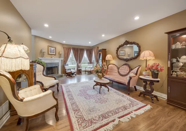 Photo 4 of Single family home for sale at 23w531 W Walnut St, Roselle, IL 60172 | MLS# 12750939 | Listing updated on 2026-09-11