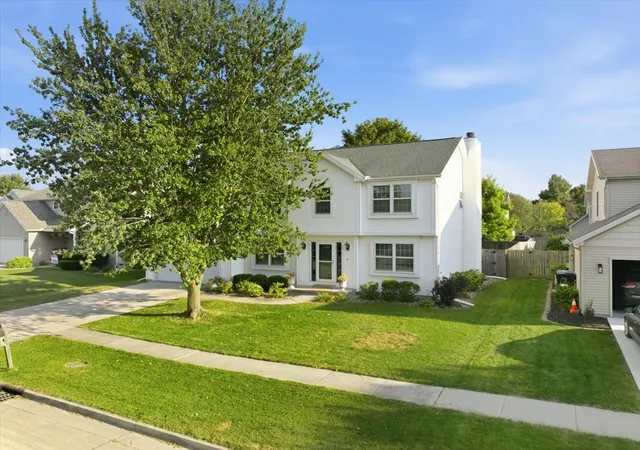 Photo 2 of Single family home for sale at 3211 Clairbridge Dr, Bloomington, IL 61704 | MLS# 12750964 | Listing updated on 2026-09-11