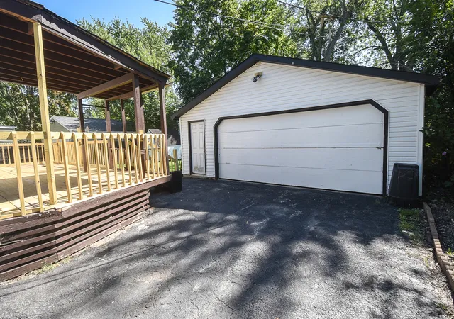 Photo 3 of Single family home for sale at 2816 Osage Cir, Waukegan, IL 60087 | MLS# 12750972 | Listing updated on 2026-09-14