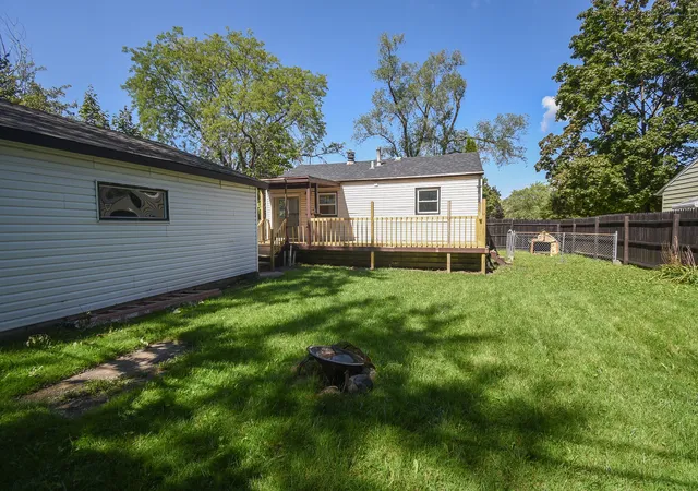 Photo 3 of Single family home for sale at 2816 Osage Cir, Waukegan, IL 60087 | MLS# 12750972 | Listing updated on 2026-09-14