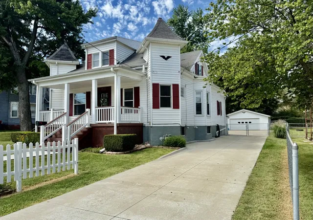 Photo 4 of Single family home for sale at 701 S Tremont St, Kewanee, IL 61443 | MLS# 12751003 | Listing updated on 2026-10-09