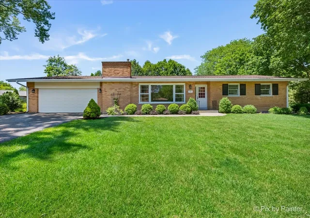 Photo 2 of Single family home for sale at 824 Skyline Dr, Barrington, IL 60010 | MLS# 12751058 | Listing updated on 2026-09-11