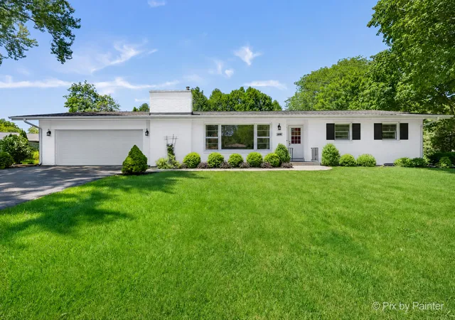 Photo 3 of Single family home for sale at 824 Skyline Dr, Barrington, IL 60010 | MLS# 12751058 | Listing updated on 2026-09-11