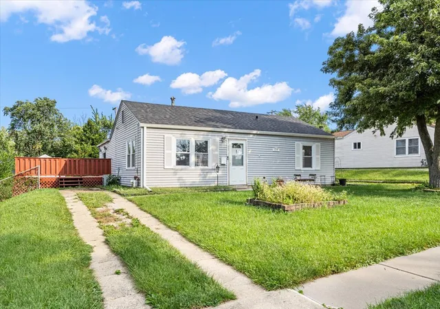 Photo 2 of Single family home for sale at 1714 Burry Cir Dr, Crest Hill, IL 60403 | MLS# 12751133 | Listing updated on 2026-09-09