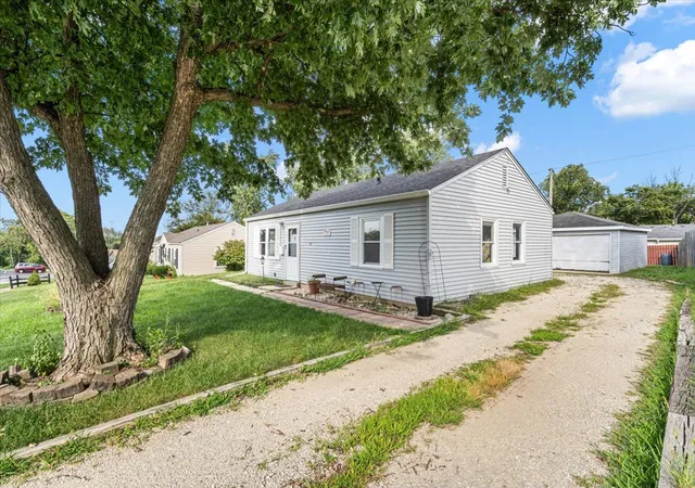 Photo 3 of Single family home for sale at 1714 Burry Cir Dr, Crest Hill, IL 60403 | MLS# 12751133 | Listing updated on 2026-09-09