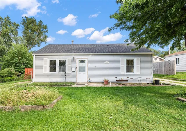 Photo 3 of Single family home for sale at 1714 Burry Cir Dr, Crest Hill, IL 60403 | MLS# 12751133 | Listing updated on 2026-09-09