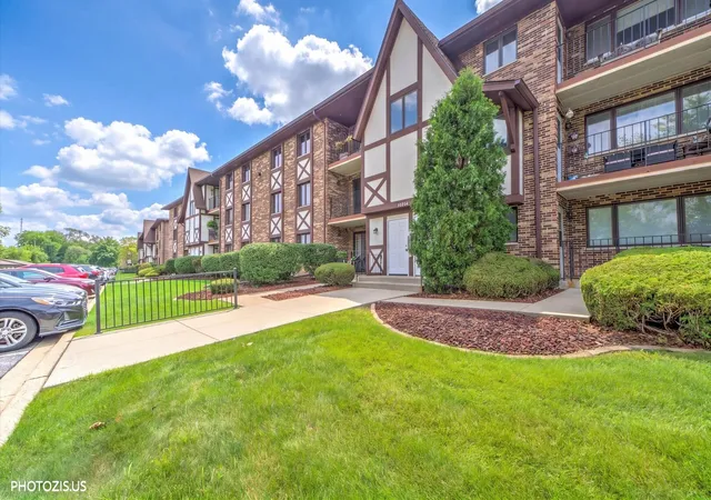 Condo for sale at 10524 Ridge Cvs Dr #25B, Chicago Ridge, IL 60415 | MLS# 12751136