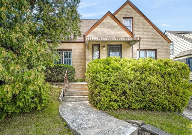 Photo 3 of Single family home for sale at 205 Saint Louis Ave, Rockford, IL 61104 | MLS# 12751186 | Listing updated on 2026-09-22