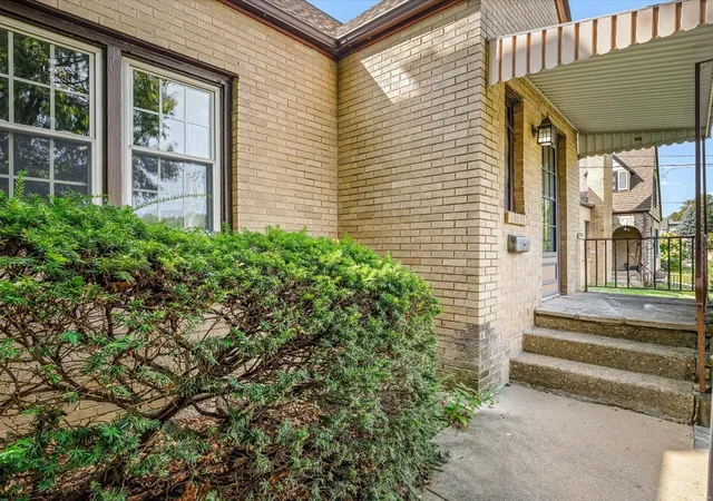 Photo 3 of Single family home for sale at 205 Saint Louis Ave, Rockford, IL 61104 | MLS# 12751186 | Listing updated on 2026-09-22