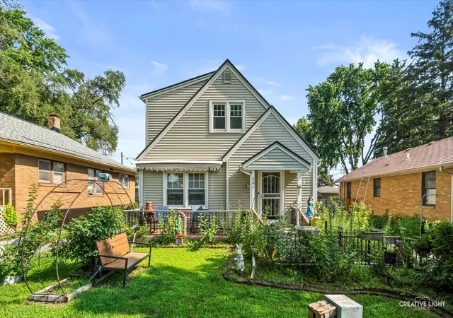 Photo 1 of Single family home for sale at 307 Lakelawn Blvd, Aurora, IL 60506 | MLS# 12751420 | Listing updated on 2026-09-10