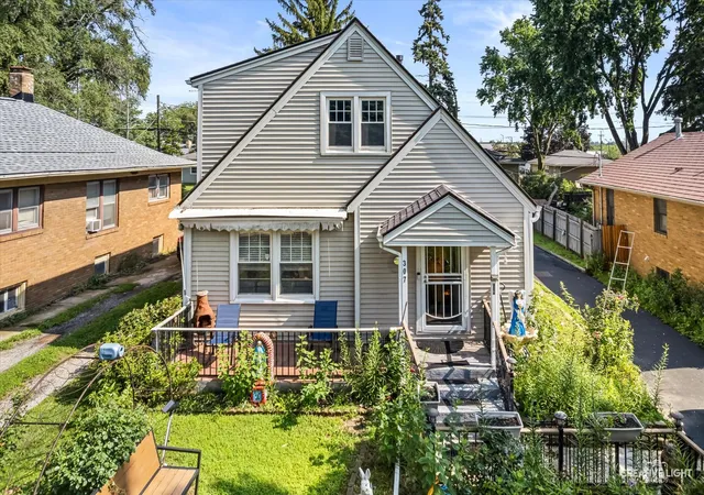 Photo 3 of Single family home for sale at 307 Lakelawn Blvd, Aurora, IL 60506 | MLS# 12751420 | Listing updated on 2026-09-10