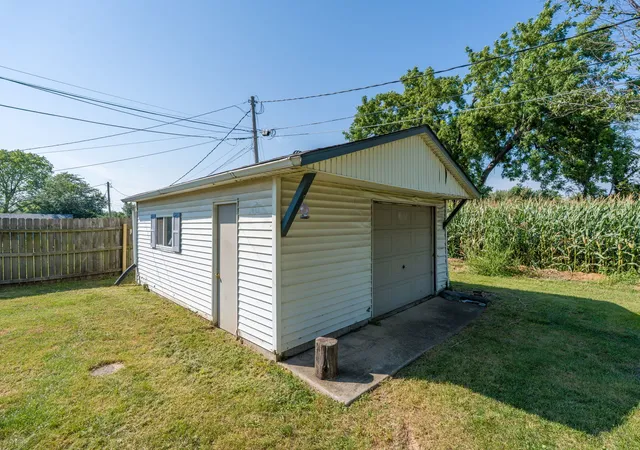 Photo 4 of Single family home for sale at 27 Suburban Hts, Milan, IL 61264 | MLS# 12751450 | Listing updated on 2026-09-18