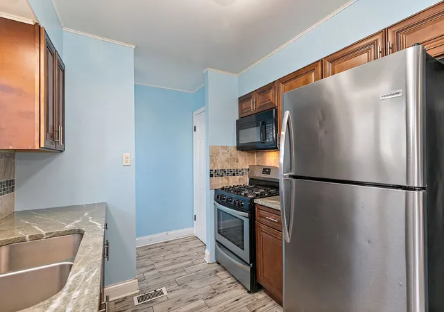 Photo 3 of Townhouse for sale at 426 Greentree Ln, Bolingbrook, IL 60440 | MLS# 12751567 | Listing updated on 2026-09-15