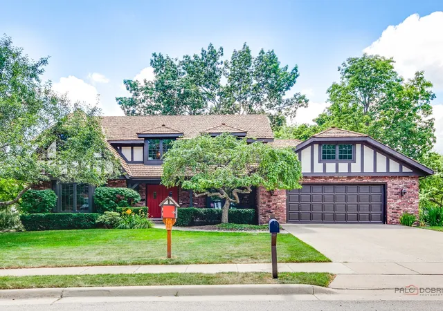 Photo 1 of Single family home for sale at 625 Mullady Pkwy, Libertyville, IL 60048 | MLS# 12751623 | Listing updated on 2026-09-29
