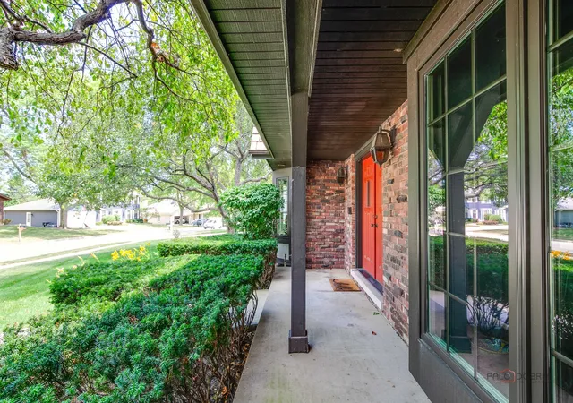 Photo 3 of Single family home for sale at 625 Mullady Pkwy, Libertyville, IL 60048 | MLS# 12751623 | Listing updated on 2026-09-29