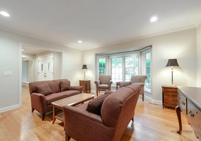 Photo 3 of Single family home for sale at 625 Mullady Pkwy, Libertyville, IL 60048 | MLS# 12751623 | Listing updated on 2026-09-29