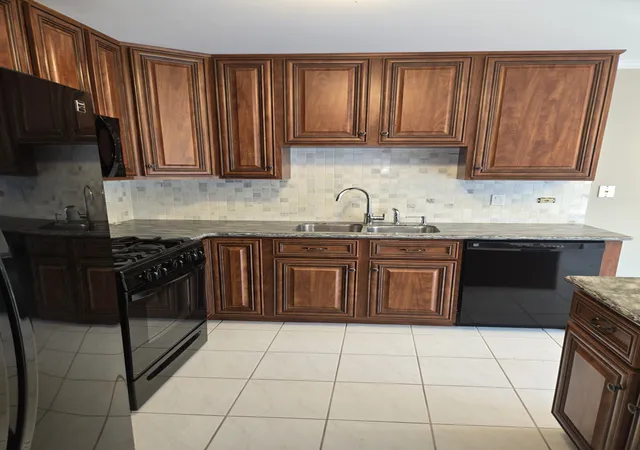 Photo 4 of House for sale at 3013 Dorothy Dr, Aurora, IL 60504 | MLS# 12751695 | Listing updated on 2026-10-01