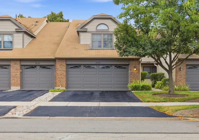 Photo 2 of Townhouse for sale at 3141 N Daniels Ct, Arlington Heights, IL 60004 | MLS# 12751752 | Listing updated on 2026-09-14