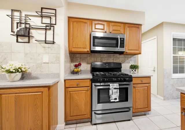Photo 4 of Townhouse for sale at 3141 N Daniels Ct, Arlington Heights, IL 60004 | MLS# 12751752 | Listing updated on 2026-09-14