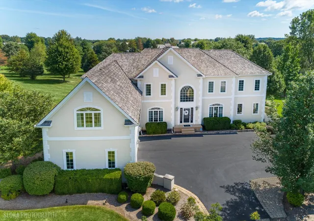 Photo 4 of Single family home for sale at 23733 N Lookout Pointe Rd, Lake Barrington, IL 60010 | MLS# 12751783 | Listing updated on 2026-10-02
