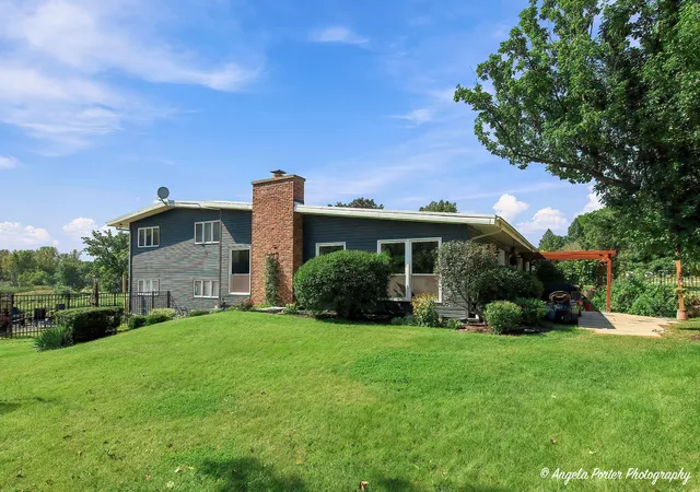 Photo 2 of Single family home for sale at 1402 Appaloosa Trl, Mc Henry, IL 60051 | MLS# 12751790 | Listing updated on 2026-10-03