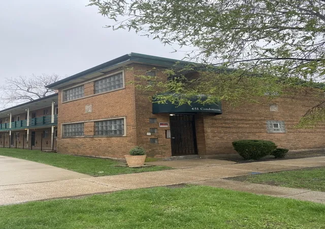 Photo 1 of Condo for sale at 651 South Blvd #5, Oak Park, IL 60302 | MLS# 12751816 | Listing updated on 2026-10-07