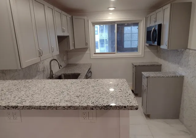 Listing Photo 4 - Condo for sale in building located at 651 S Blvd, Oak Park, IL 60302 - Unit #5