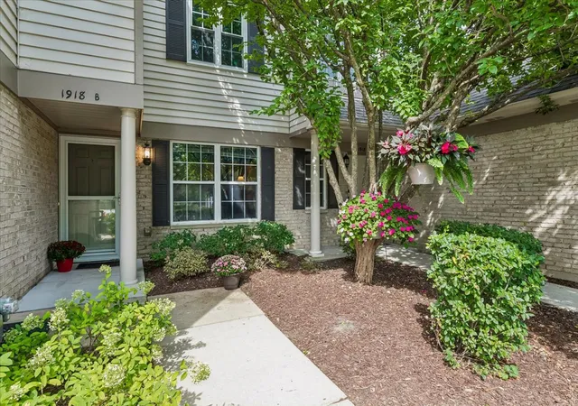 Photo 2 of Condo for sale at 1918 Heron Ave #B, Schaumburg, IL 60193 | MLS# 12751839 | Listing updated on 2026-09-14