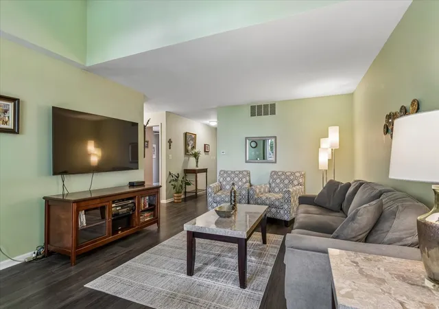 Listing Photo 4 - Condo for sale in building located at 1918 Heron Ave, Schaumburg, IL 60193 - Unit #B