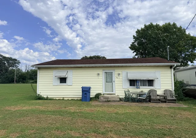Photo 1 of Sale Pending at 304 N 7th Avenue, Hoopeston, IL 60942 | MLS# 12751868 | Listing updated on 2026-09-11