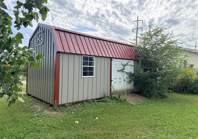 Photo 5 of Sale Pending at 304 N 7th Avenue, Hoopeston, IL 60942 | MLS# 12751868 | Listing updated on 2026-09-11