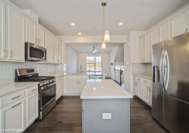 Photo 4 of Townhouse for sale at 3s565 Camden St, Warrenville, IL 60555 | MLS# 12751869 | Listing updated on 2026-09-10