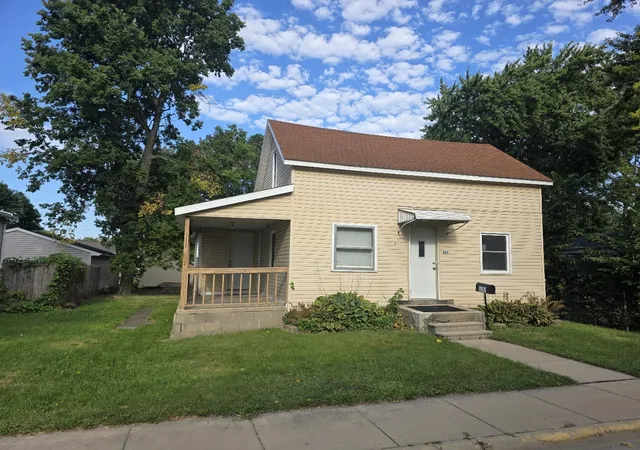 Photo 1 of Single family home for sale at 907 Wilson Ave, Sterling, IL 61081 | MLS# 12751881 | Listing updated on 2026-09-14