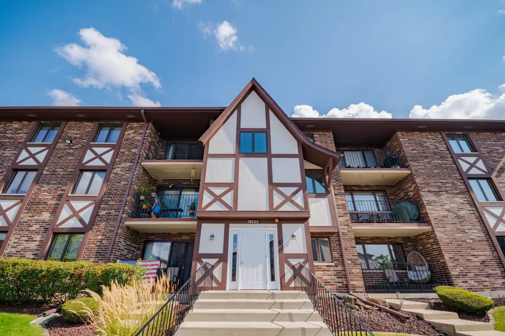 Listing Photo 1 - Condo for sale at Ridge Cove, Unit 35A 10532 Ridge Cvs Dr, Ridge Cove, Chicago Ridge, IL 60415 | Built Year: undefined - undefined