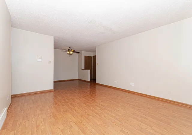 Listing Photo 5 - Condo for sale at Ridge Cove, Unit 35A 10532 Ridge Cvs Dr, Ridge Cove, Chicago Ridge, IL 60415 | Built Year: 1988-1995