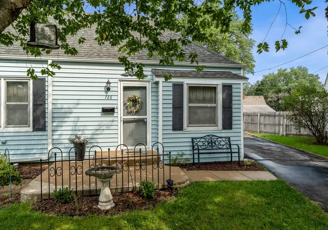 Photo 2 of Sale Pending at 726 River Park Dr, Loves Park, IL 61111 | MLS# 12752019 | Listing updated on 2026-09-11