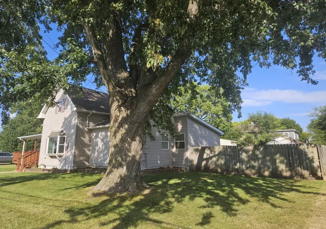 Photo 2 of Single family home for sale at 801 Ave A, Rock Falls, IL 61071 | MLS# 12752073 | Listing updated on 2026-10-05