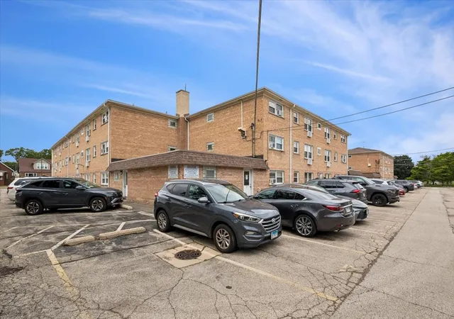 Photo 13 of Condo for sale at 6551 N Harlem Ave #3S, Chicago, IL 60631 | MLS# 12752091 | Listing updated on 2026-09-15