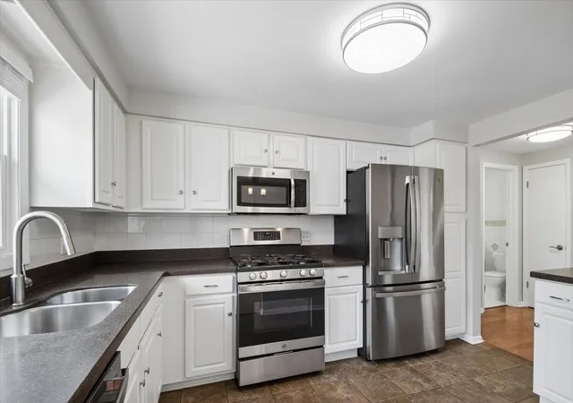 Listing Photo 5 - Condo for sale in building located at 6551 N Harlem Ave, Chicago, IL 60631 - Unit #3S
