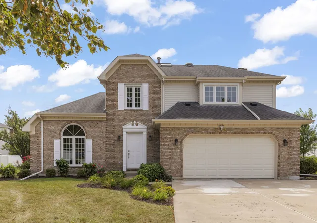 Photo 1 of Single family home for sale at 4532 Arbor View Dr, Lisle, IL 60532 | MLS# 12752125 | Listing updated on 2026-09-18
