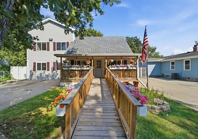 Photo 3 of Single family home for sale at 416 Algonquin St, Joliet, IL 60432 | MLS# 12752150 | Listing updated on 2026-09-22