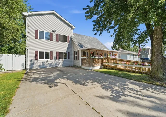 Photo 3 of Single family home for sale at 416 Algonquin St, Joliet, IL 60432 | MLS# 12752150 | Listing updated on 2026-09-22